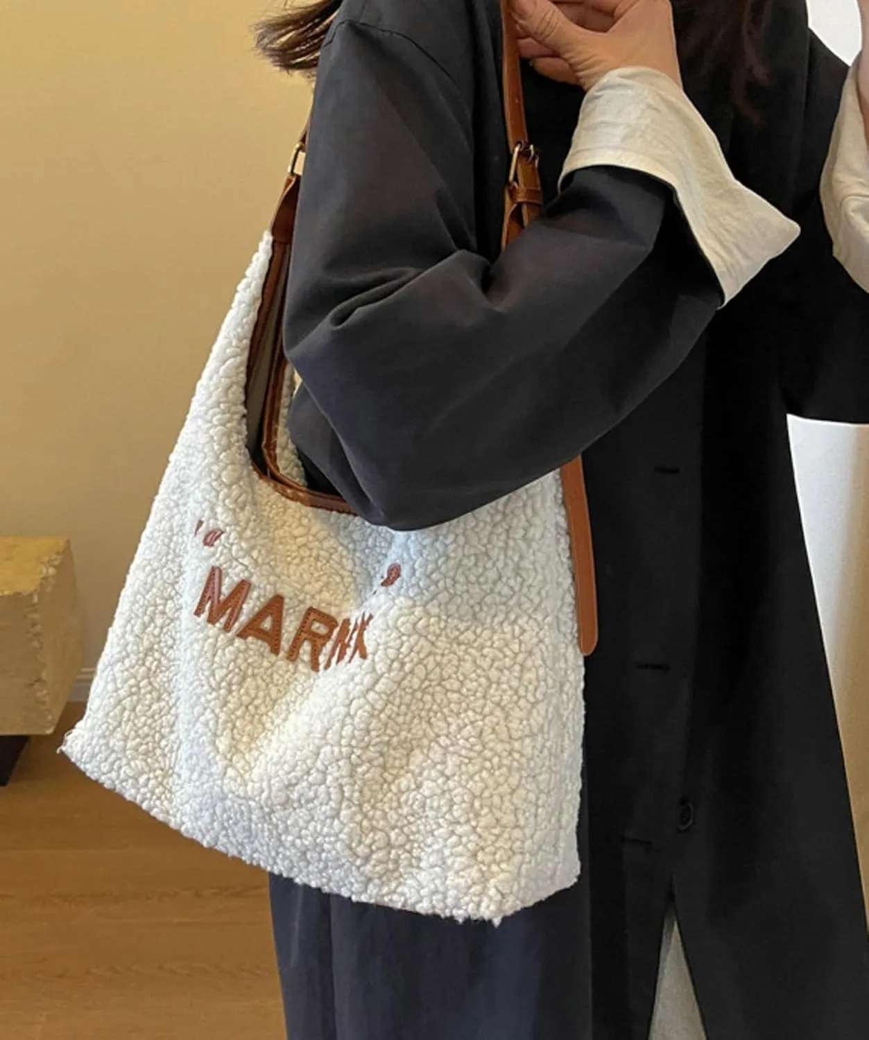 2024 Fashion Lamb Wool Tote Bag Women Cozy Furry Shoulder Bag Adjustable PU Strap Magnetic Closure Commuter Handbag