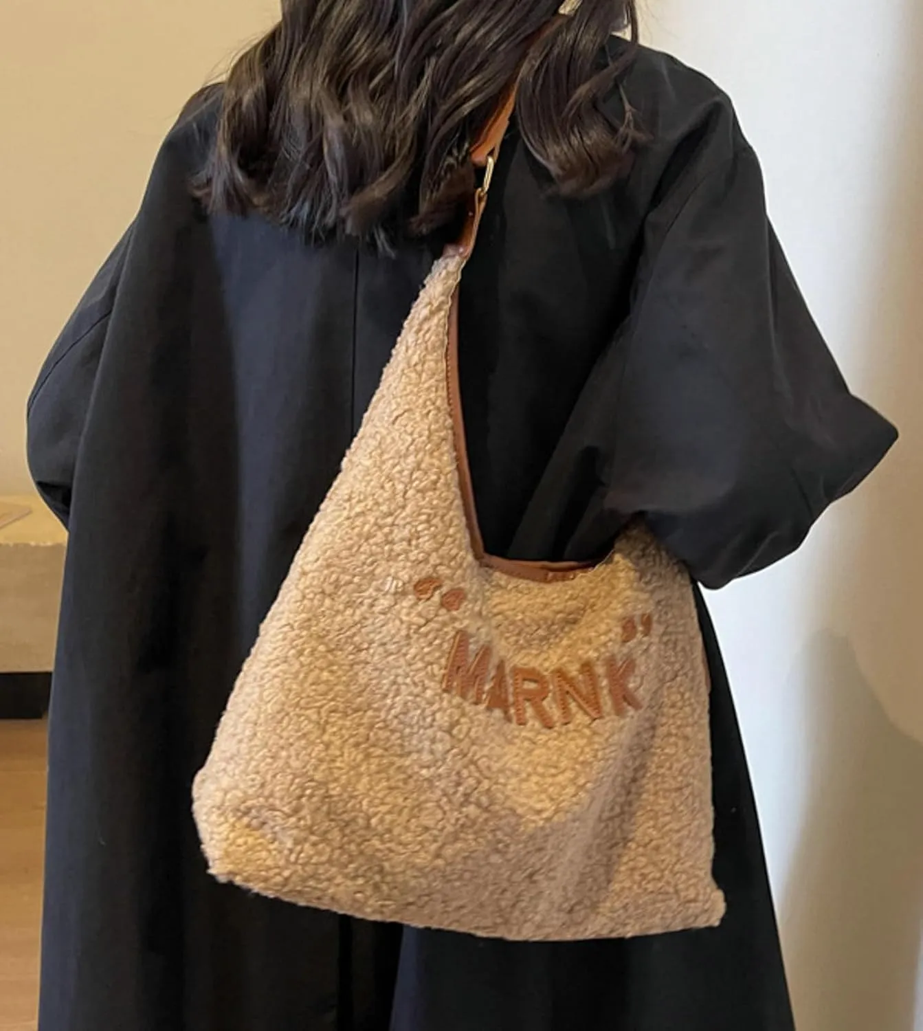 2024 Fashion Lamb Wool Tote Bag Women Cozy Furry Shoulder Bag Adjustable PU Strap Magnetic Closure Commuter Handbag