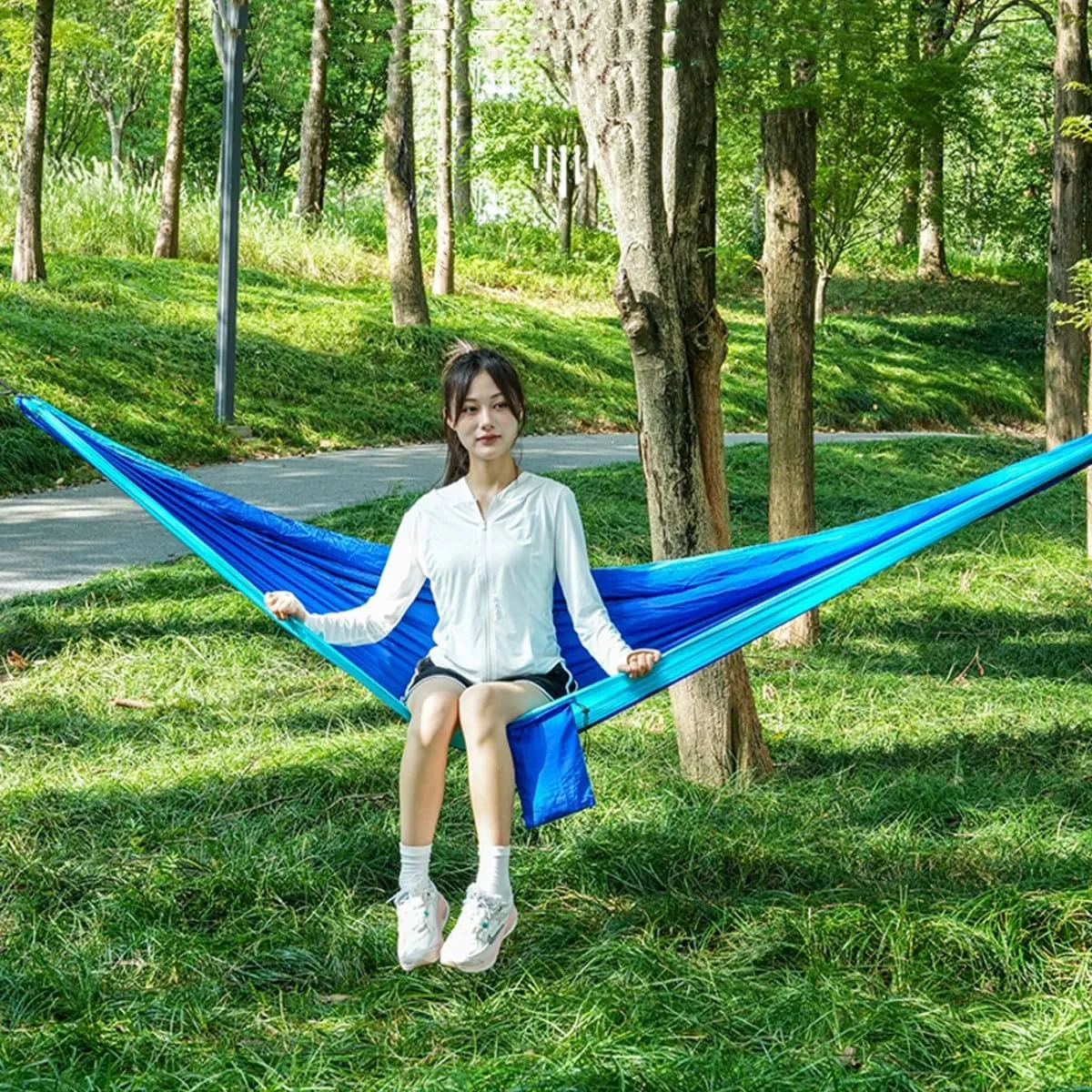 Hammock Camping, Hammock Tent Strong Load Bearing Capacity, Mosquito Net Hammock Breathable and Mosquito Proof, Suitable for Outdoor Use(Blue,260 * 140cm)