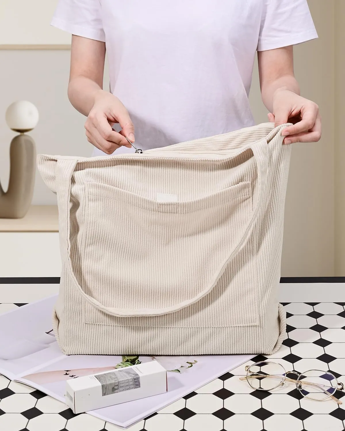 Iioscre Corduroy Tote Bag for Women,Hobo HandBags with Zipper,Large Capacity Casual Shoulder Handbags with Inner Pockets
