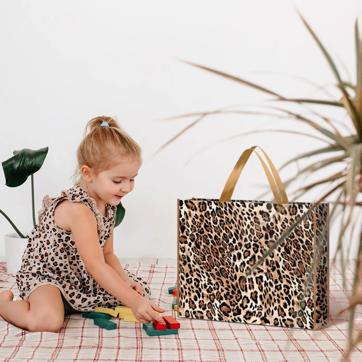 PerKoop 4 Pcs Extra Large Leopard Gift Bags 20 x 16 Inch Jumbo Bag Reusable Non Woven Gift Bags for Jungle Party Favor