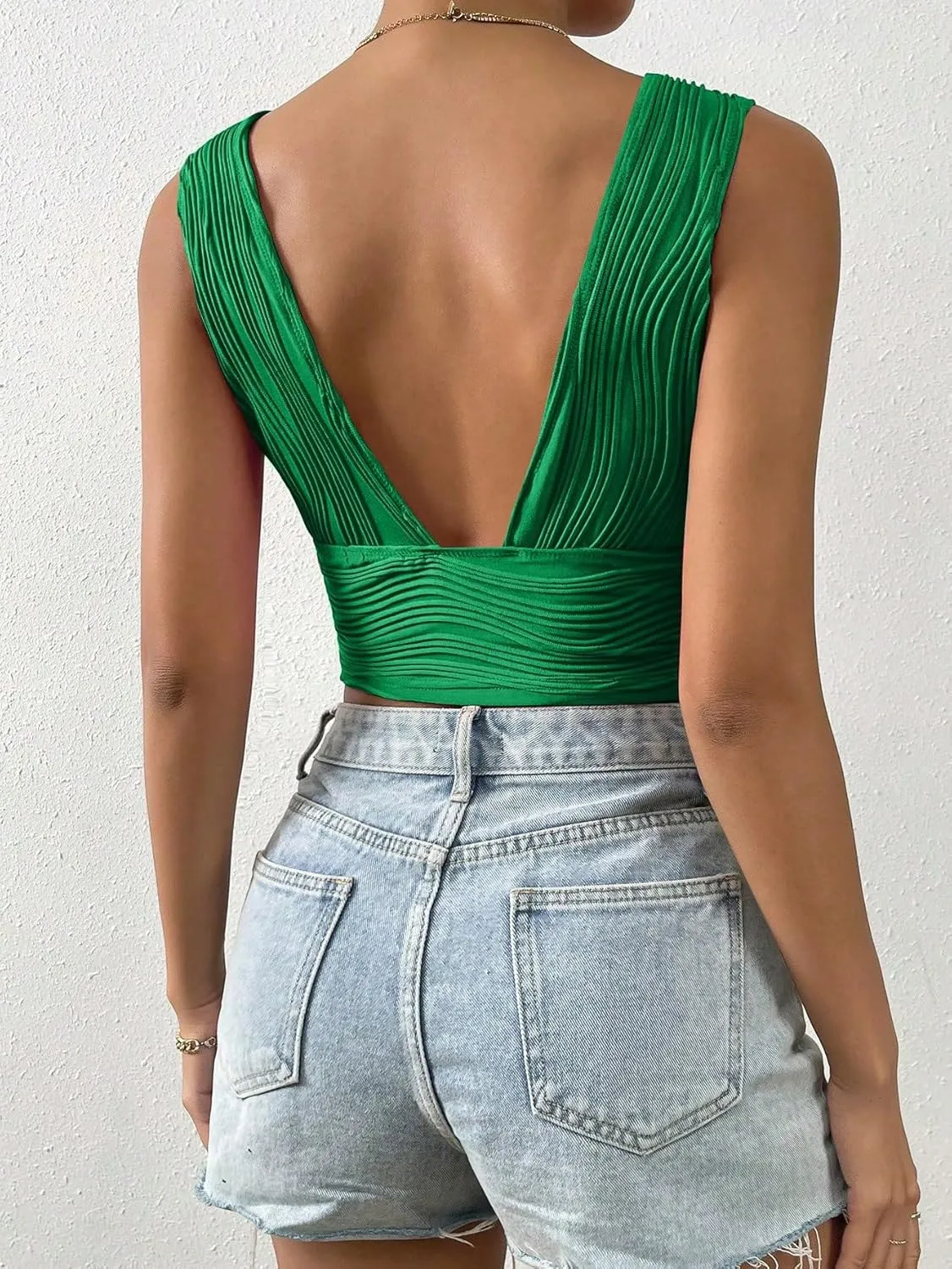 SweatyRocks Women's Solid Deep V Neck Backless Crop Top Sleeveless Slim Fit Textured Tank Top Summer
