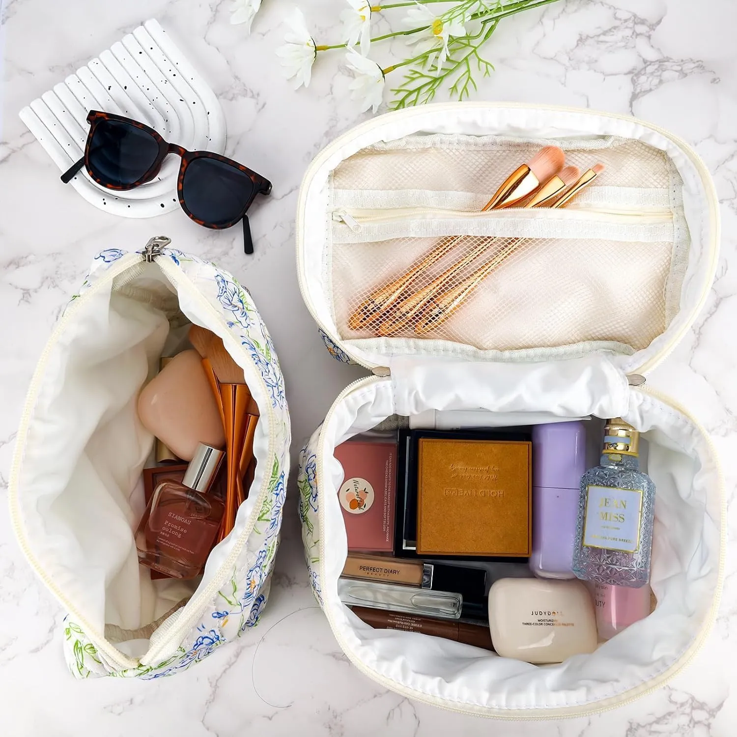 uekeboag 2 pcs Large Floral Quilted Makeup Bag Set for Women, Cotton Quilted Big Cosmetic Bag, Coquette Aesthetic Cute Travel Toiletry Bag